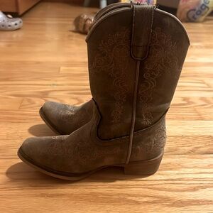 Kids size 11 Roper cowgirl boots bought at a boutique in Nashville